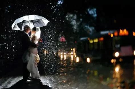 结婚下雨|婚礼下雨怎么办？这样玩比晴天更浪漫